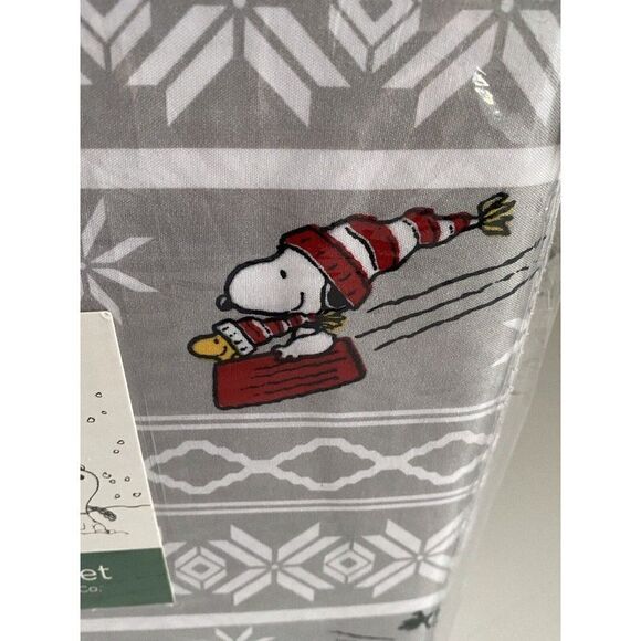 Peanuts Snoopy Sledding Ice Skating Winter Queen Size Super Soft Sheet Set NEW - Picture 3 of 12